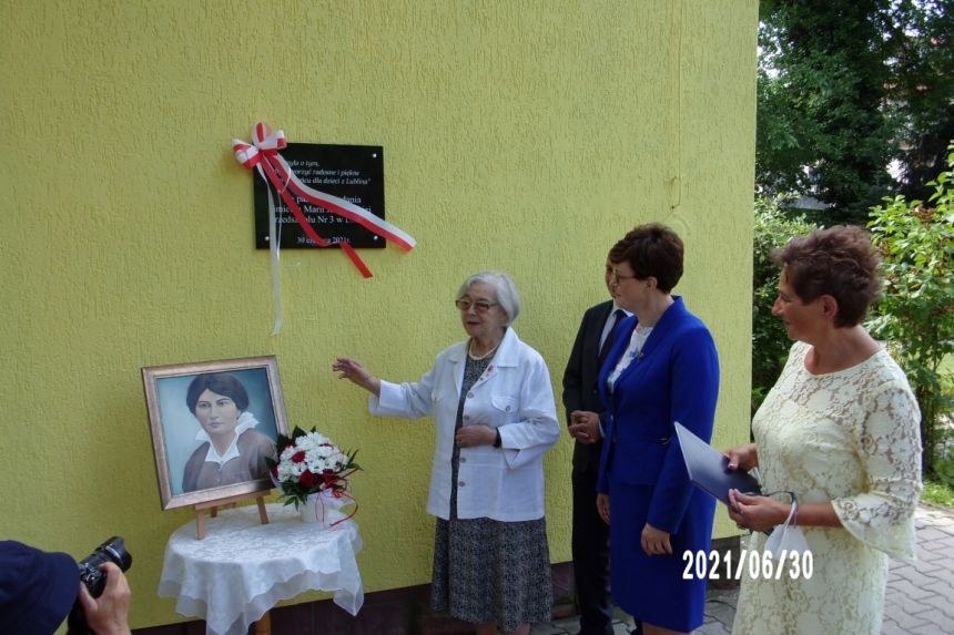 Odsłonięcie pamiątkowej tablicy przez Panią Krystynę Mrugalską wnuczkę Marii Jankowskiej 